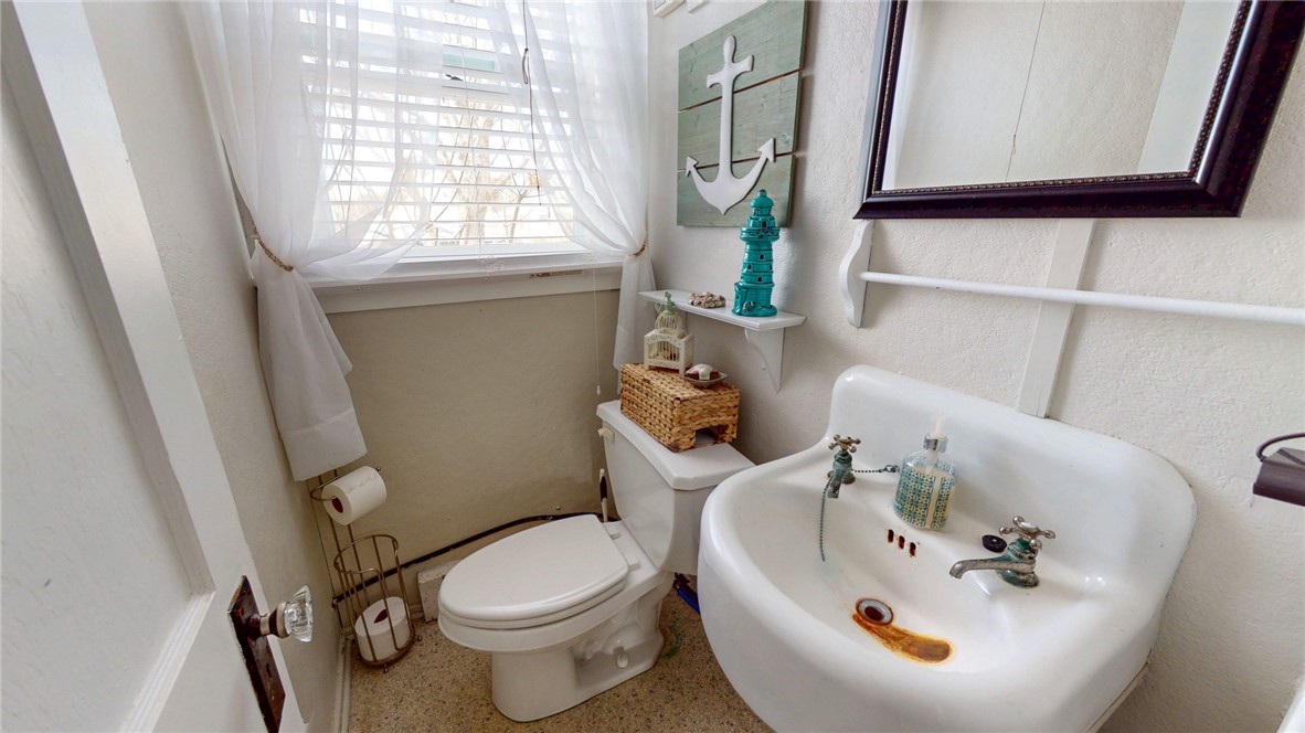 20 Snowberry Lane Westerly, RI 02891 - Photo 36 of 45 Main floor half bath