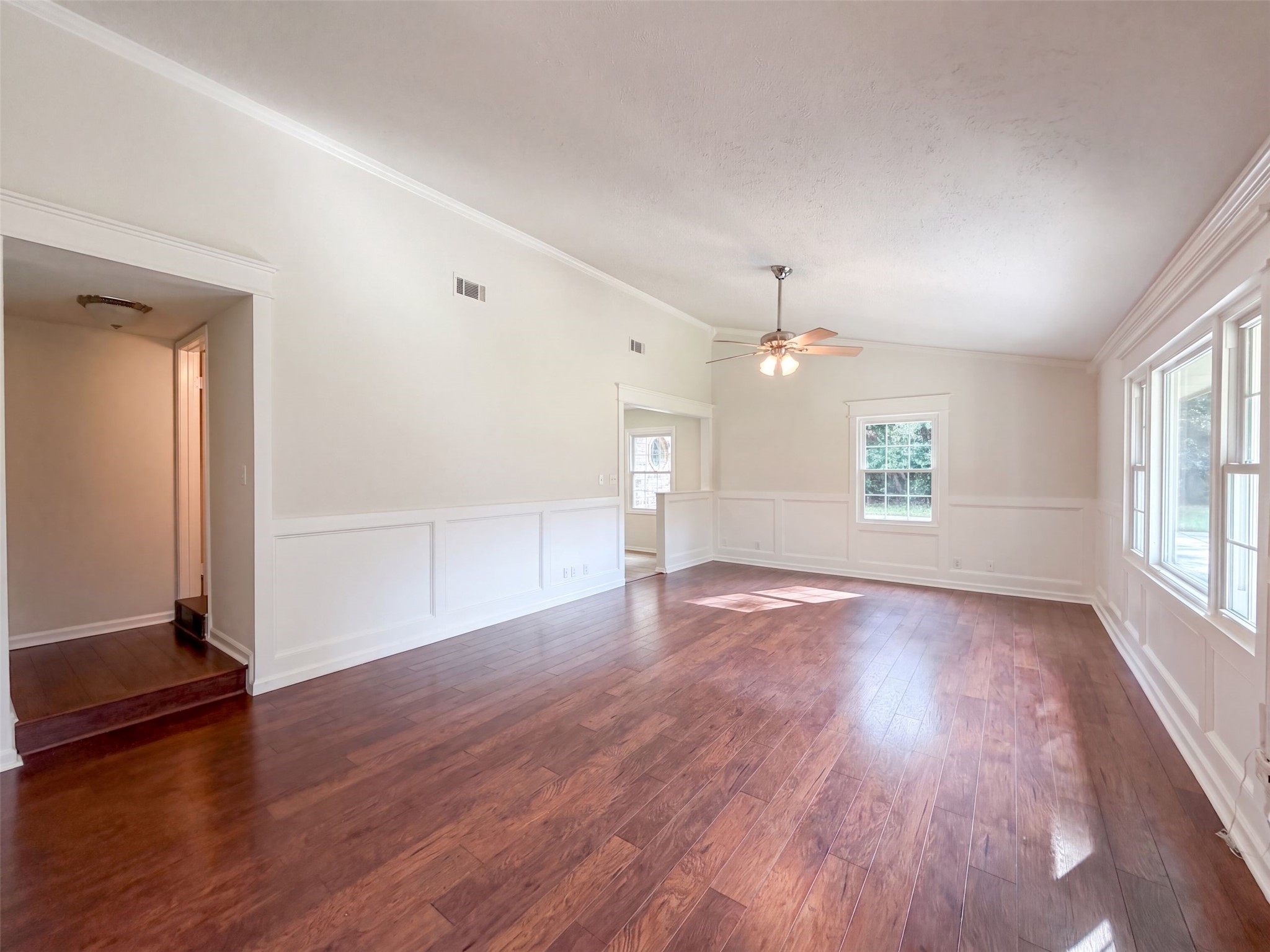 1119 Coe Road Pinehurst, TX 77362 - Photo 3 of 18 Gallery Image 3