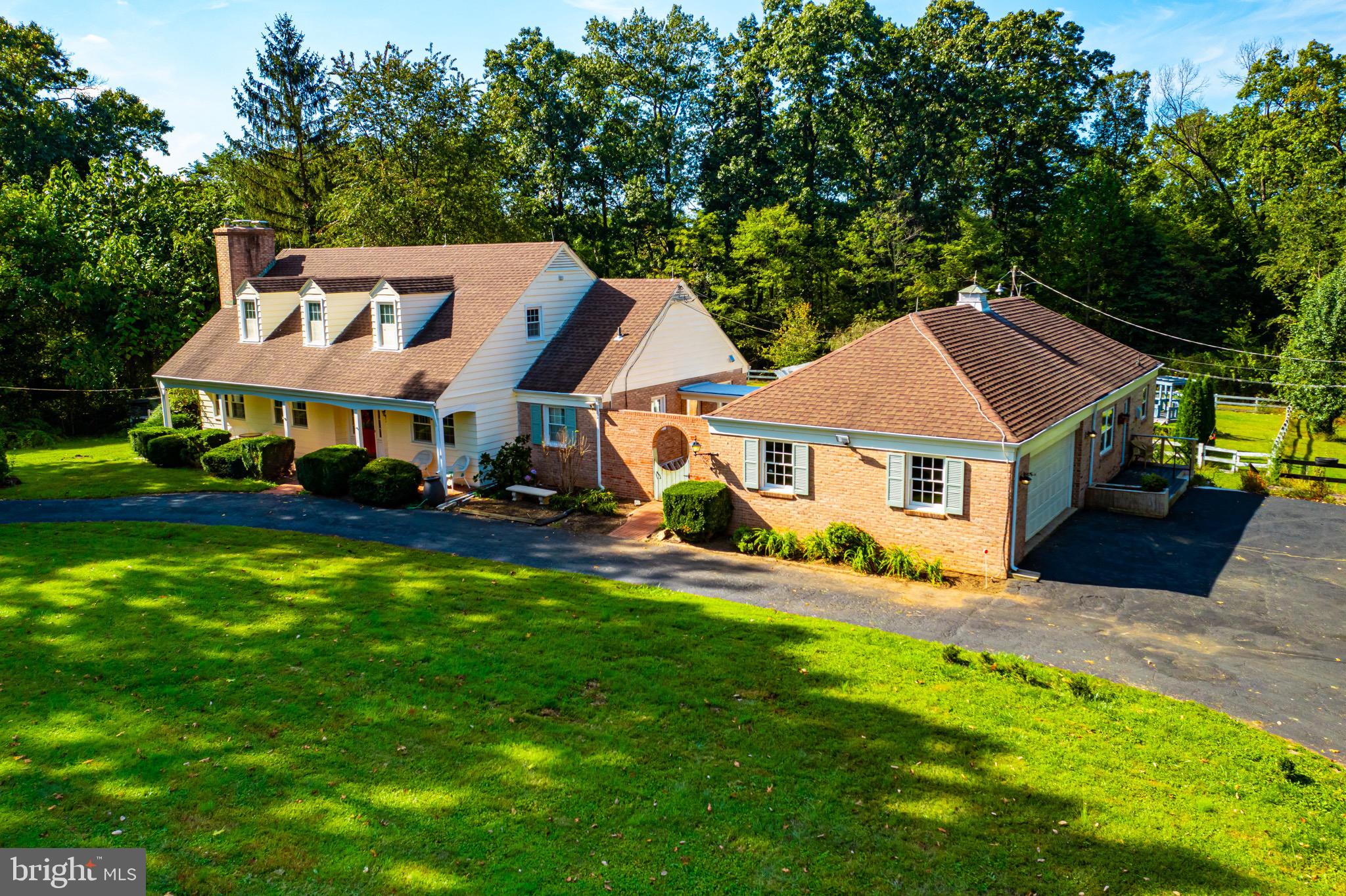 4 bedroom main house with guest cottage