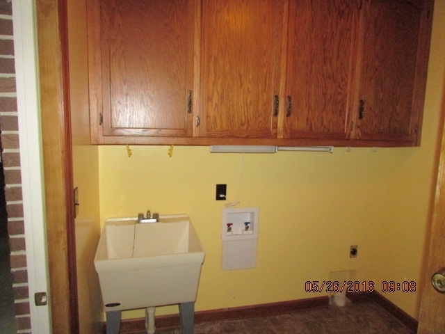 5835 Huddersfield Road Macon, GA 31210 - Photo 12 of 19 a bathroom with a sink and a chair
