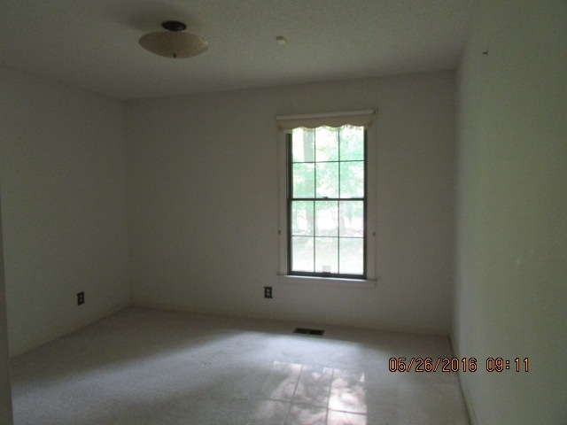 5835 Huddersfield Road Macon, GA 31210 - Photo 17 of 19 an empty room with a window