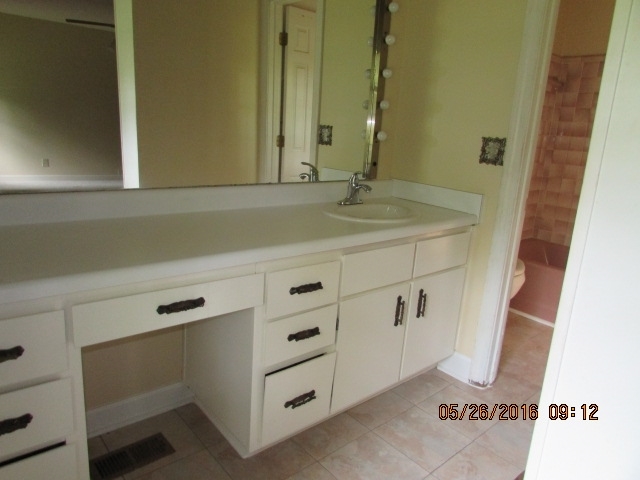 5835 Huddersfield Road Macon, GA 31210 - Photo 19 of 19 a bathroom with a sink and a mirror