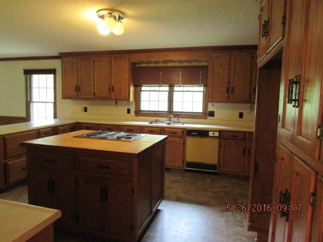 5835 Huddersfield Road Macon, GA 31210 - Photo 8 of 19 a kitchen with a sink stove and cabinets