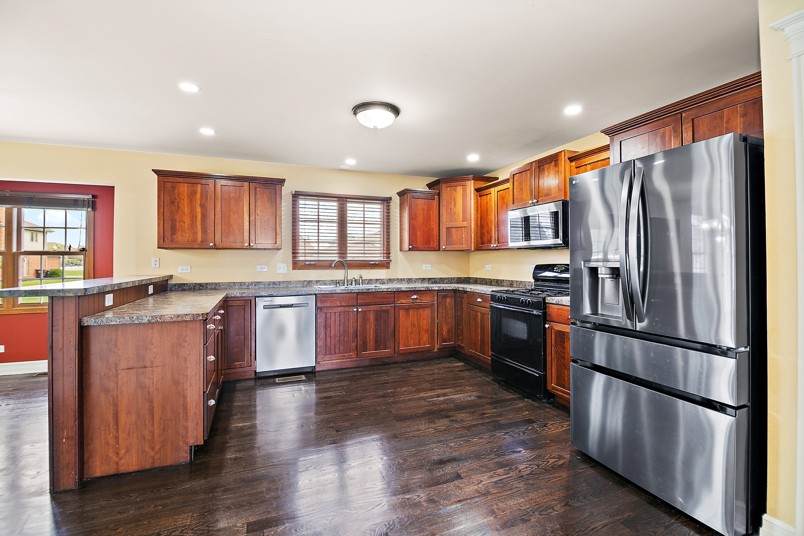 1123 Meadow Path Manteno, IL 60950 - Photo 4 of 32