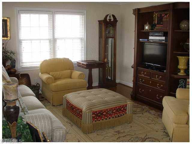 3324 Mock Road High Point, NC 27265 - Photo 2 of 16 Living Room.