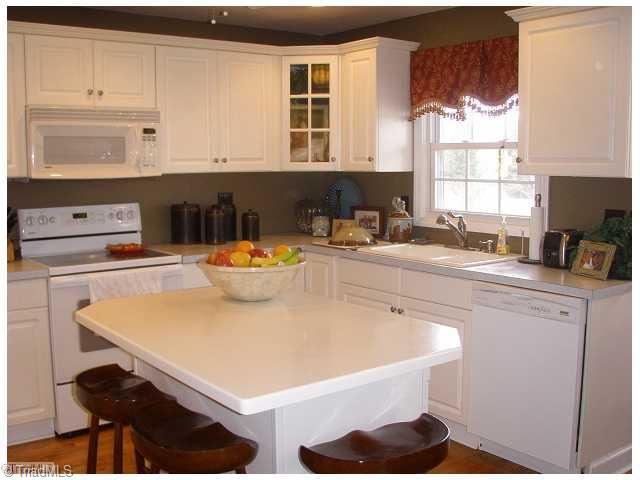 3324 Mock Road High Point, NC 27265 - Photo 3 of 16 Kitchen.