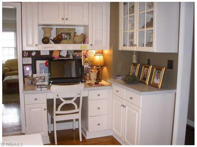 3324 Mock Road High Point, NC 27265 - Photo 4 of 16 Kitchen.