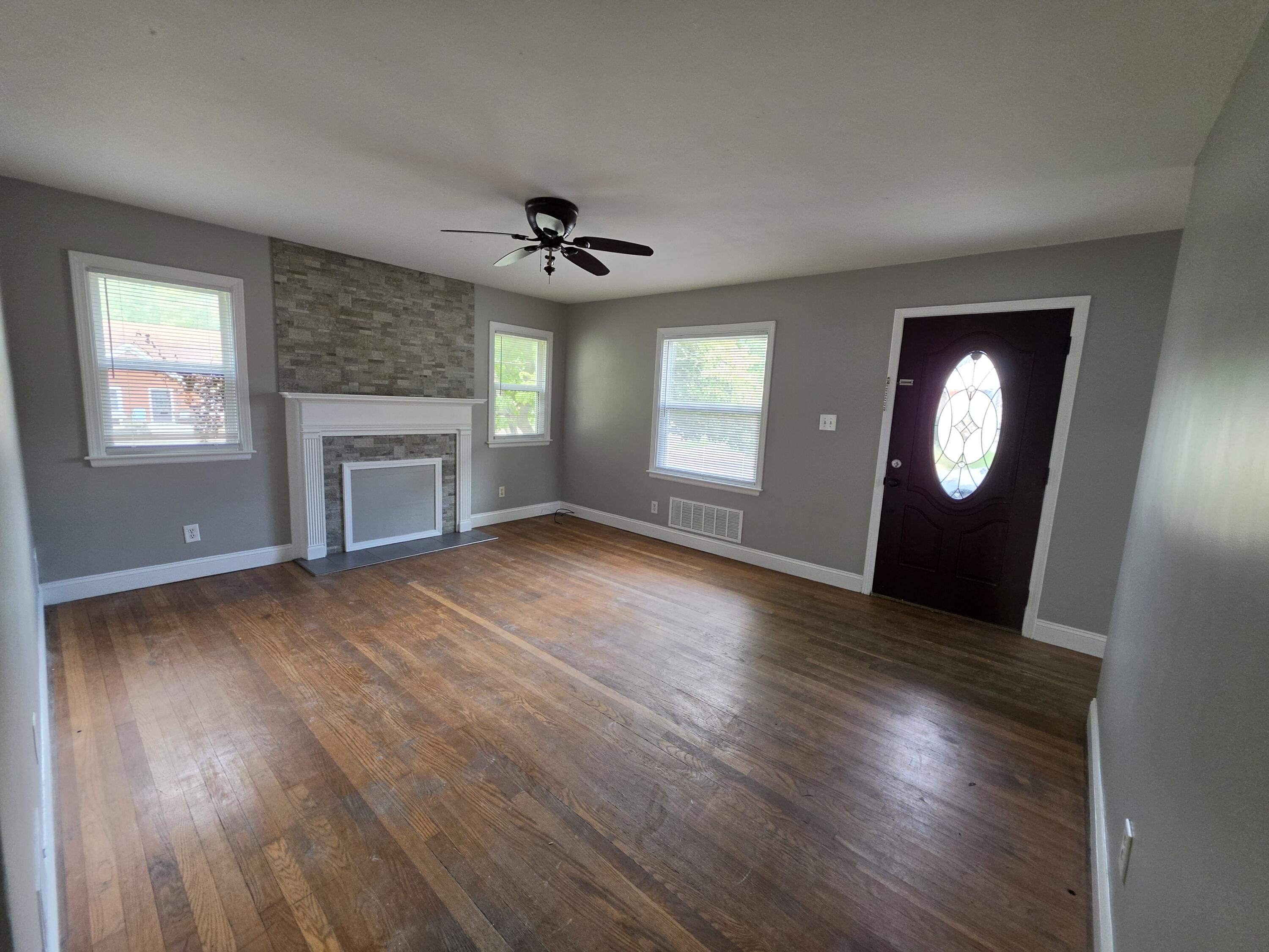1038 Kees Road Lexington, KY 40505 - Photo 4 of 27 20260918_132907