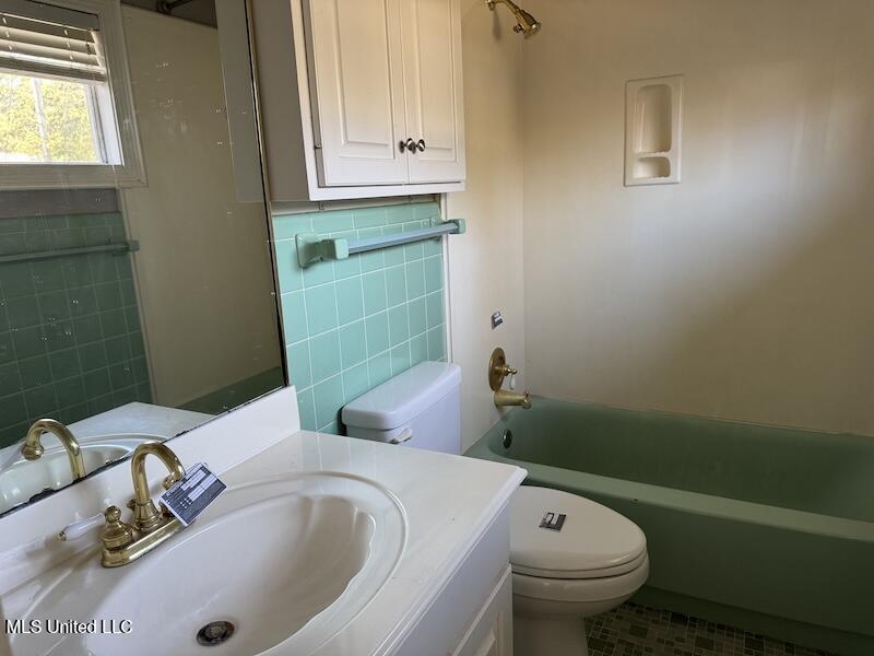 235 Pimlico Place Jackson, MS 39211 - Photo 14 of 18 Bath Hall