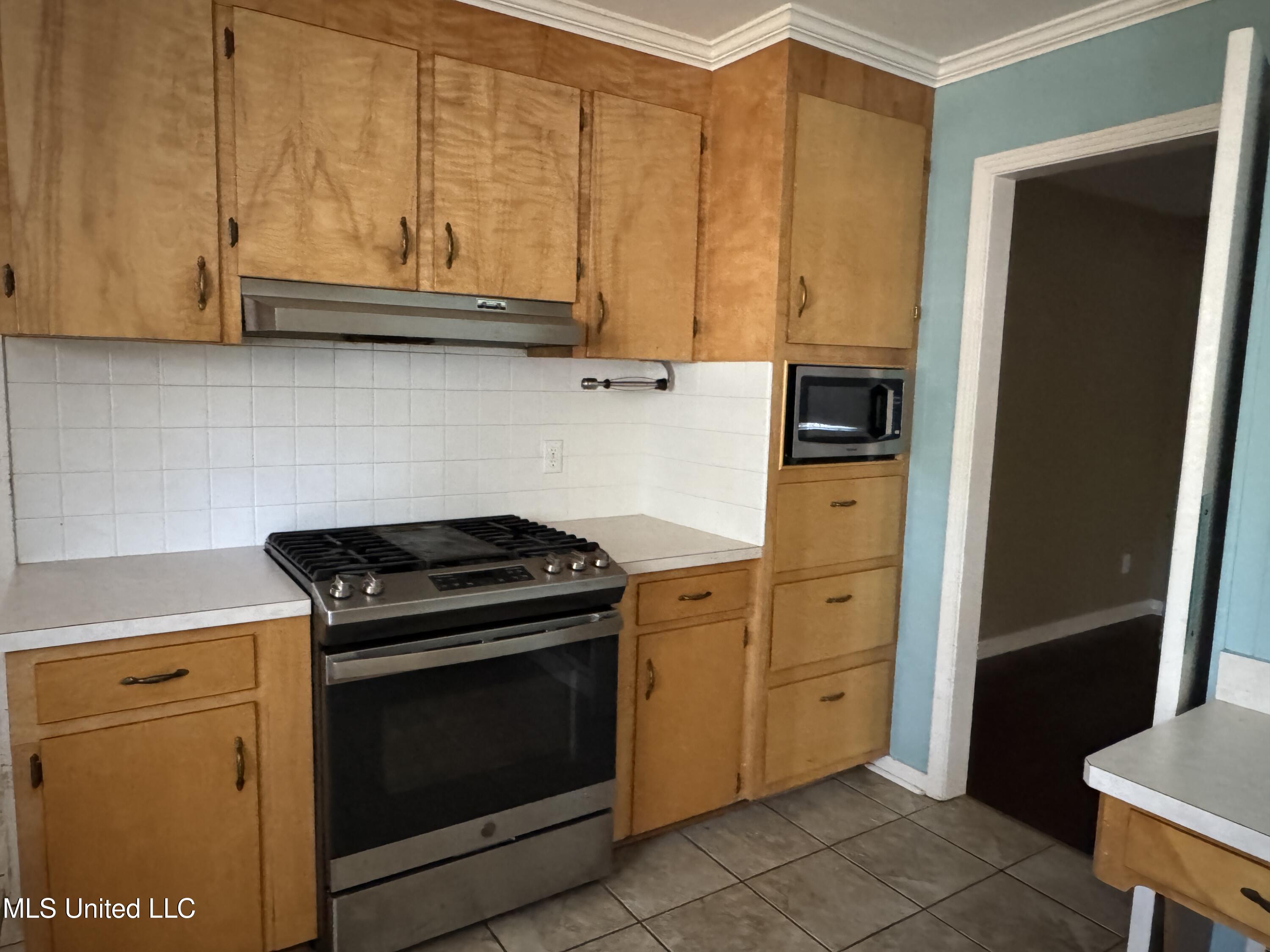 235 Pimlico Place Jackson, MS 39211 - Photo 6 of 18 Kitchen 3