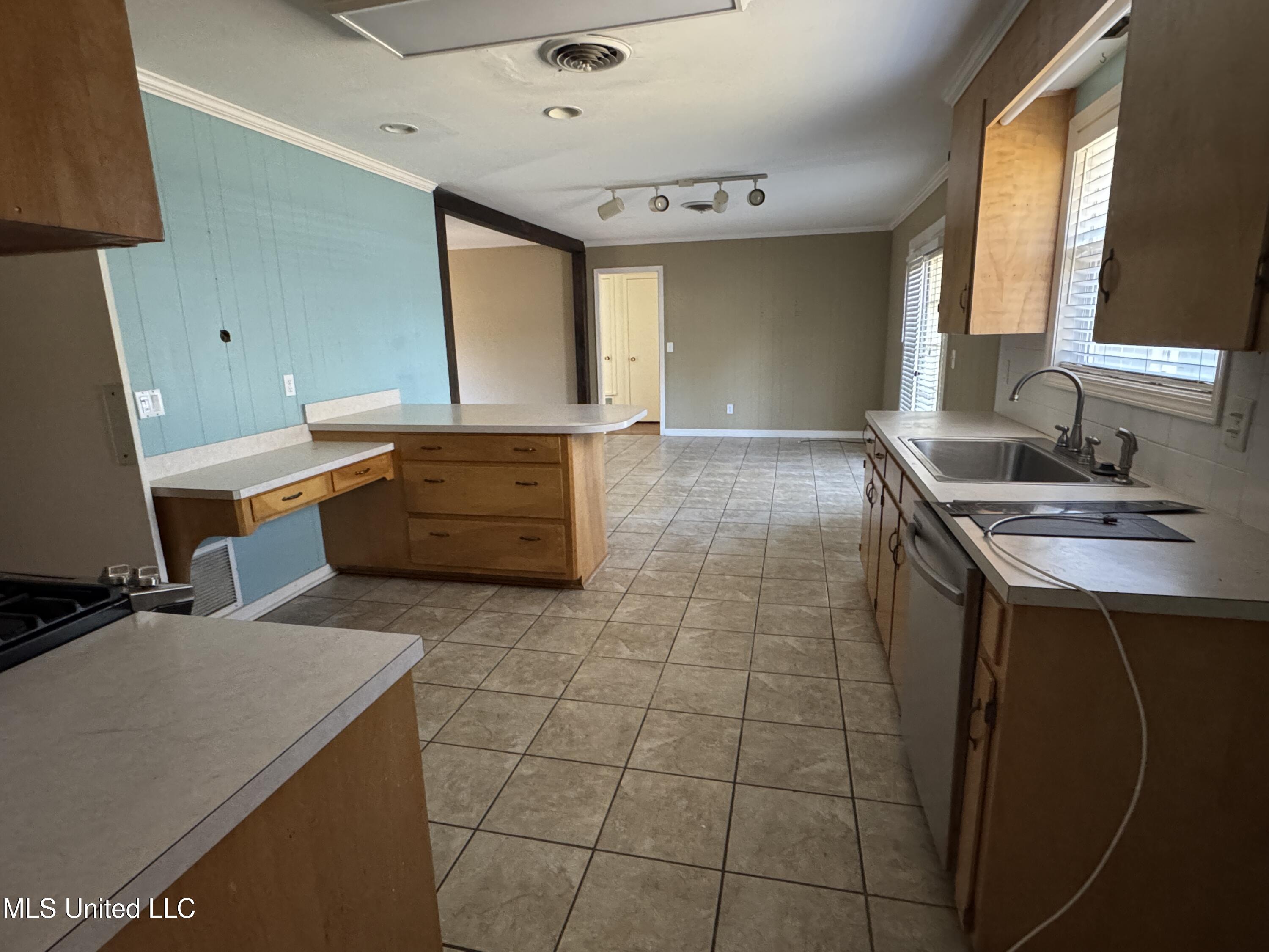235 Pimlico Place Jackson, MS 39211 - Photo 7 of 18 Kitchen 2
