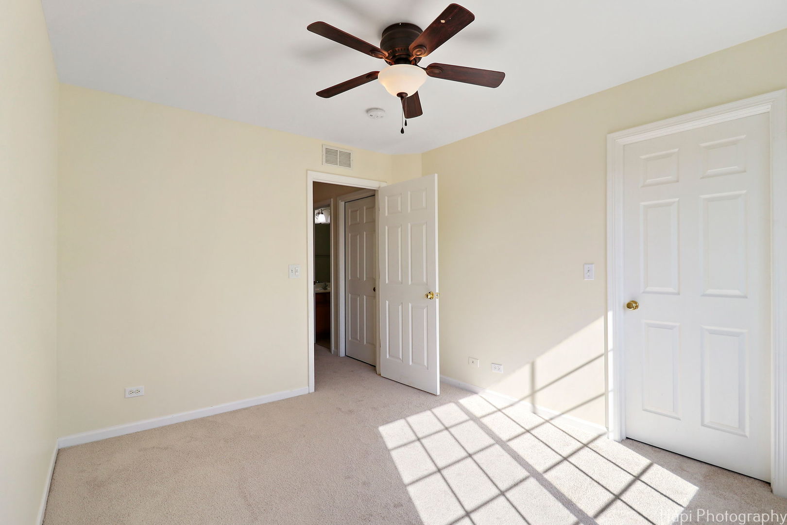 5332 Wildspring Drive, Unit 5332 Lake In The Hills, IL 60156 - Photo 20 of 29 a view of a livingroom with a ceiling fan and window