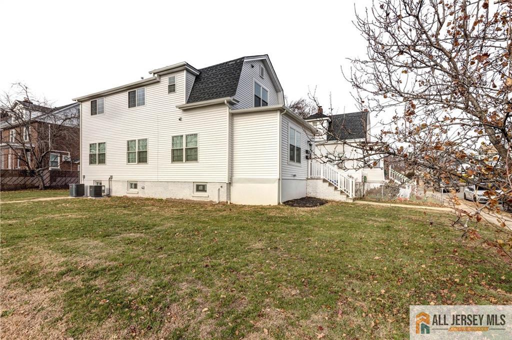 27 South 2nd Street Fords, NJ 08863 - Photo 4 of 33