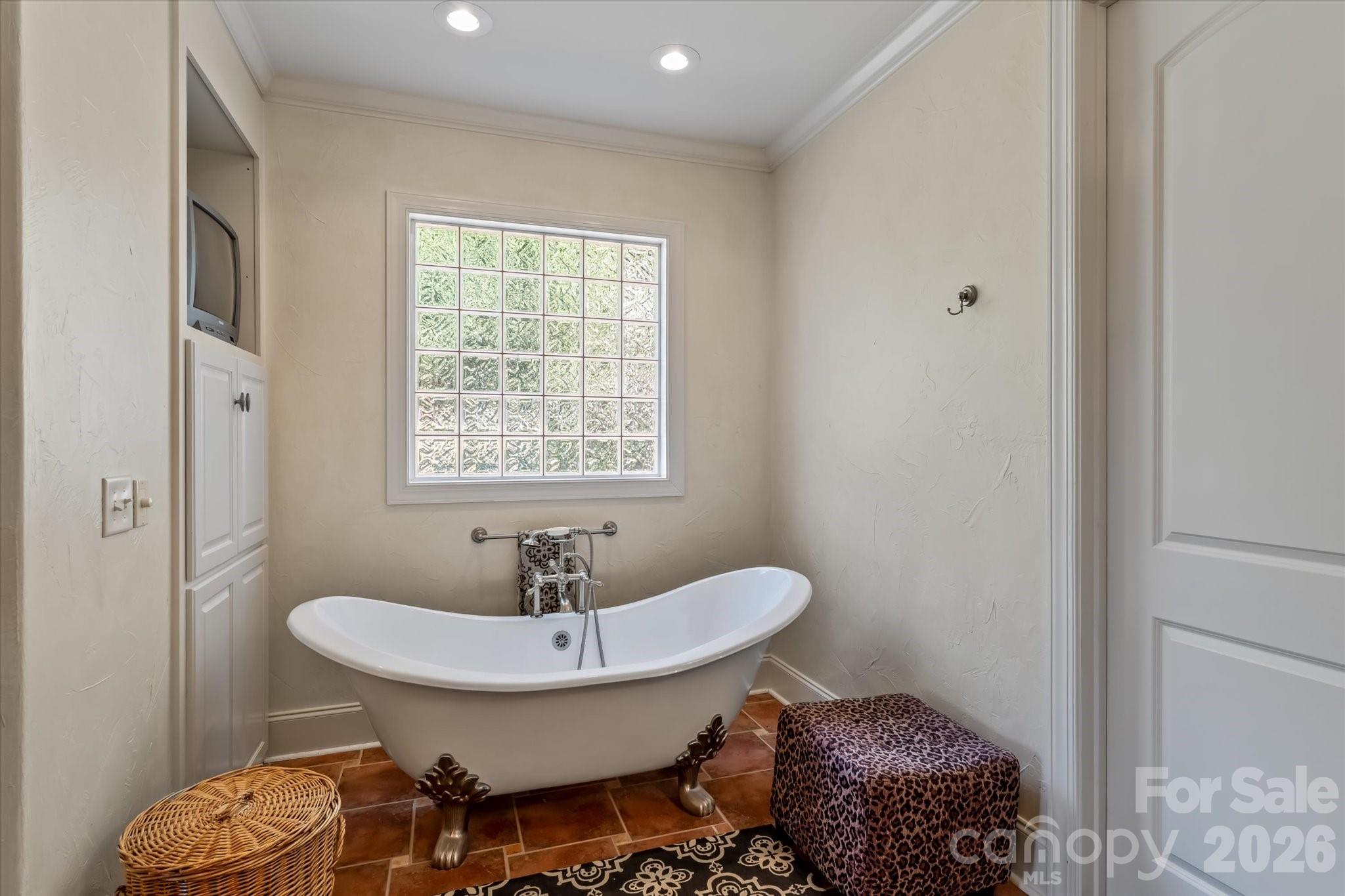 368 Players Ridge Road Hickory, NC 28601 - Photo 19 of 48 a bathroom with a sink and a toilet