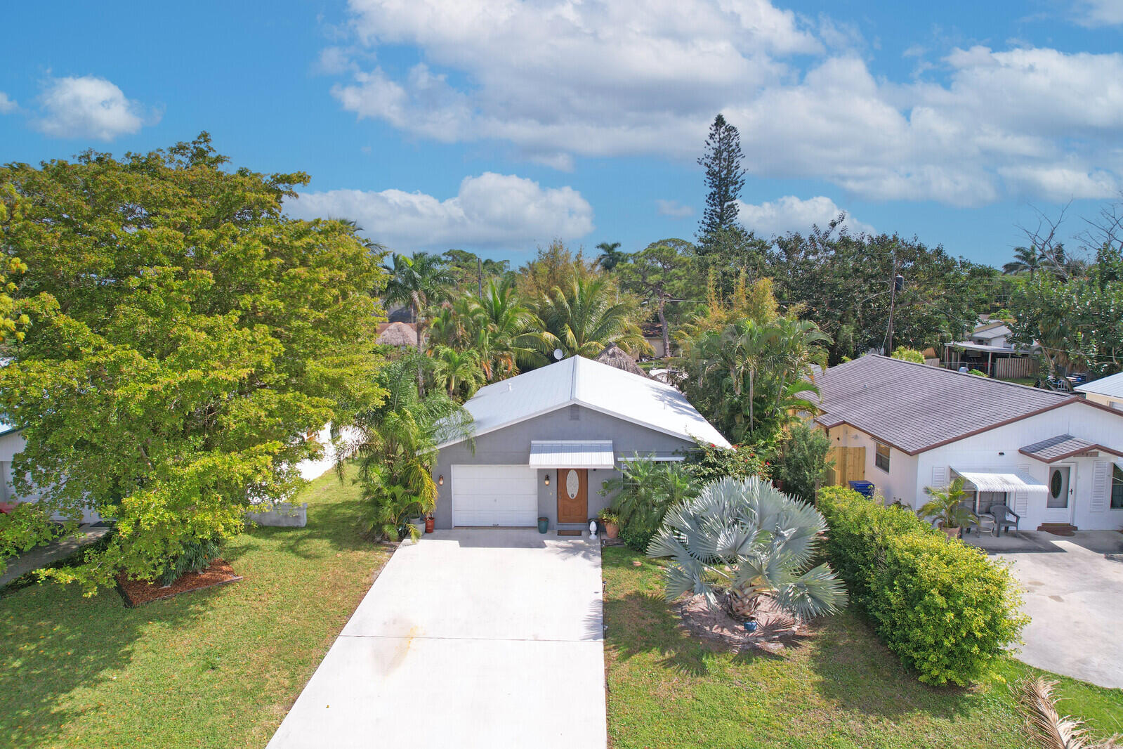 503 North Perry Avenue Jupiter, FL 33458 - Photo 35 of 44 a front view of a house with a yard and fountain in middle