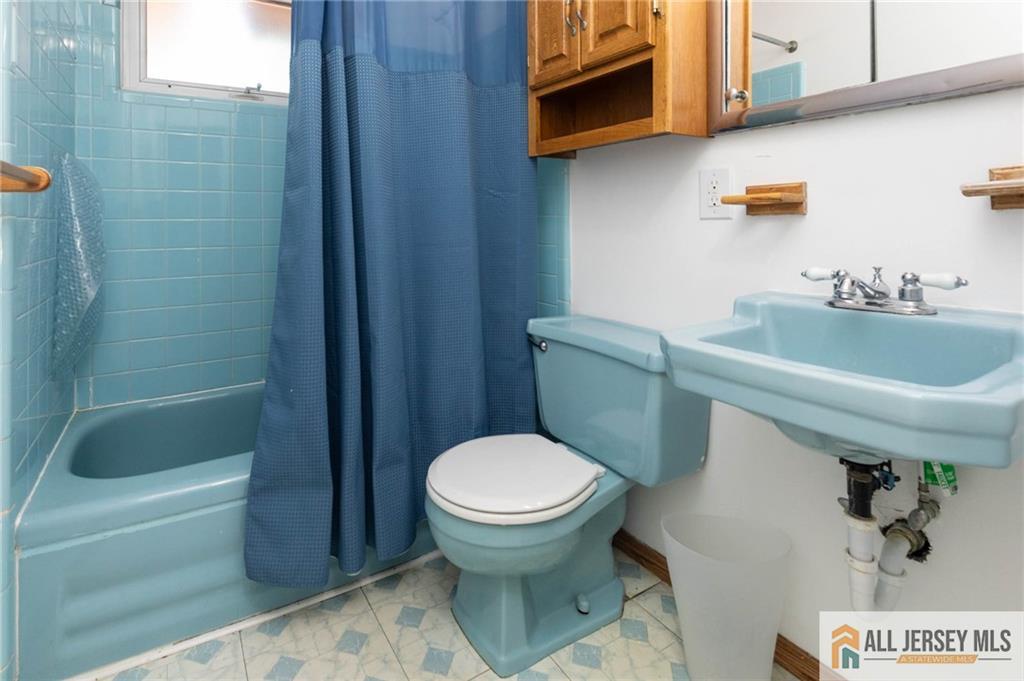 10 Eardley Road Edison, NJ 08817 - Photo 15 of 38