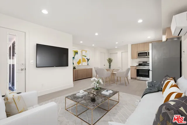 $2,250 | 6943 Simpson Avenue, North Hollywood, CA 91605