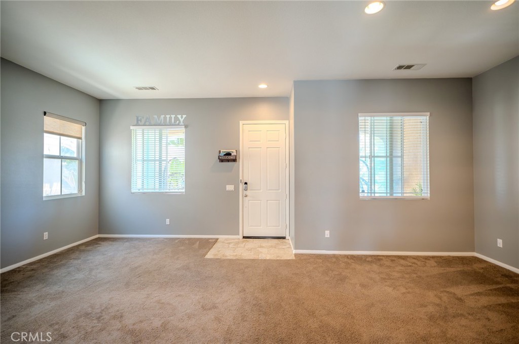 1895 Silver Drop Lane Hemet, CA 92545 - Photo 6 of 50 Entrance/living room