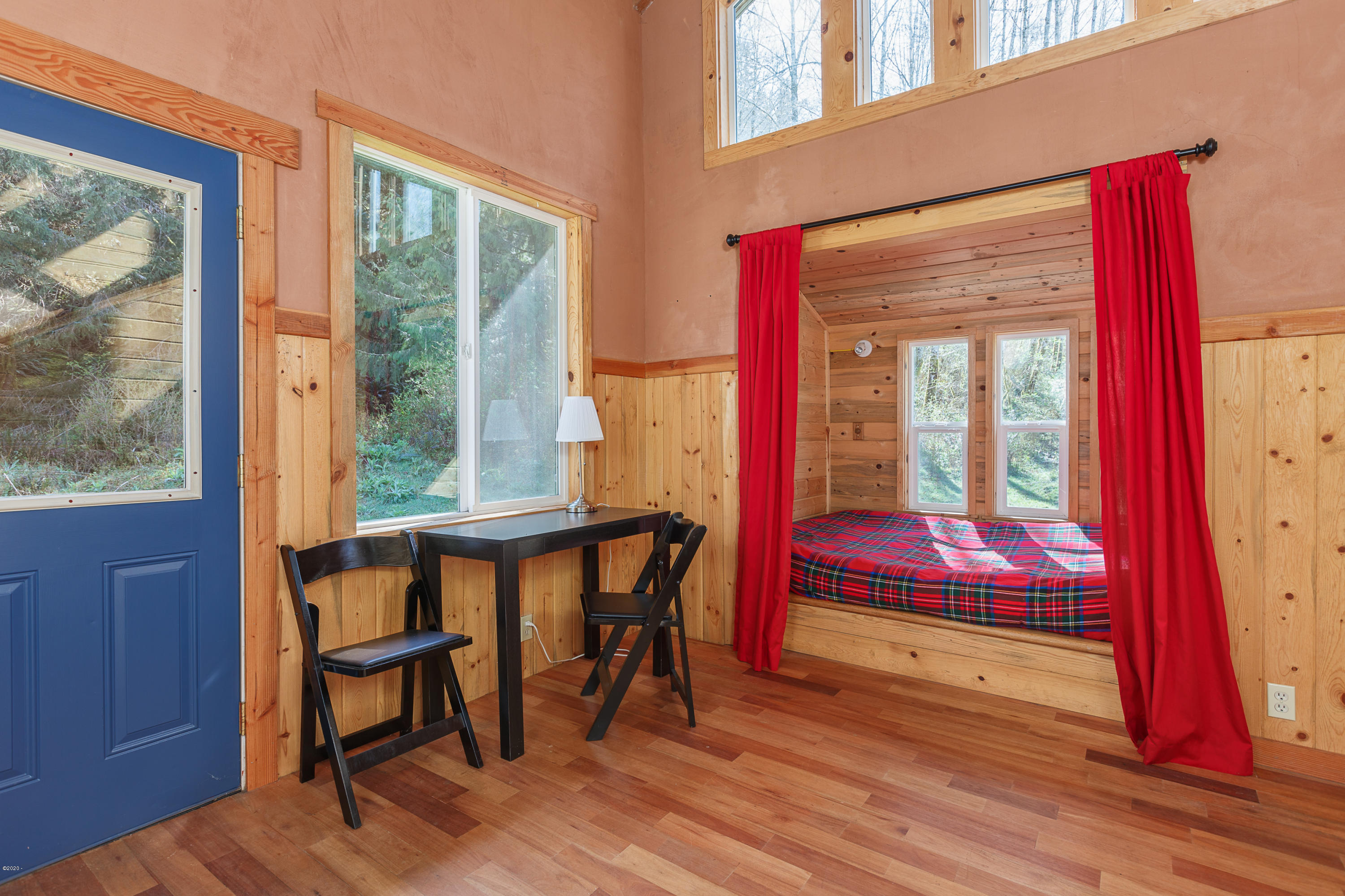 1266 North Yachats River Road Yachats, OR 97498 - Photo 39 of 79 Studio