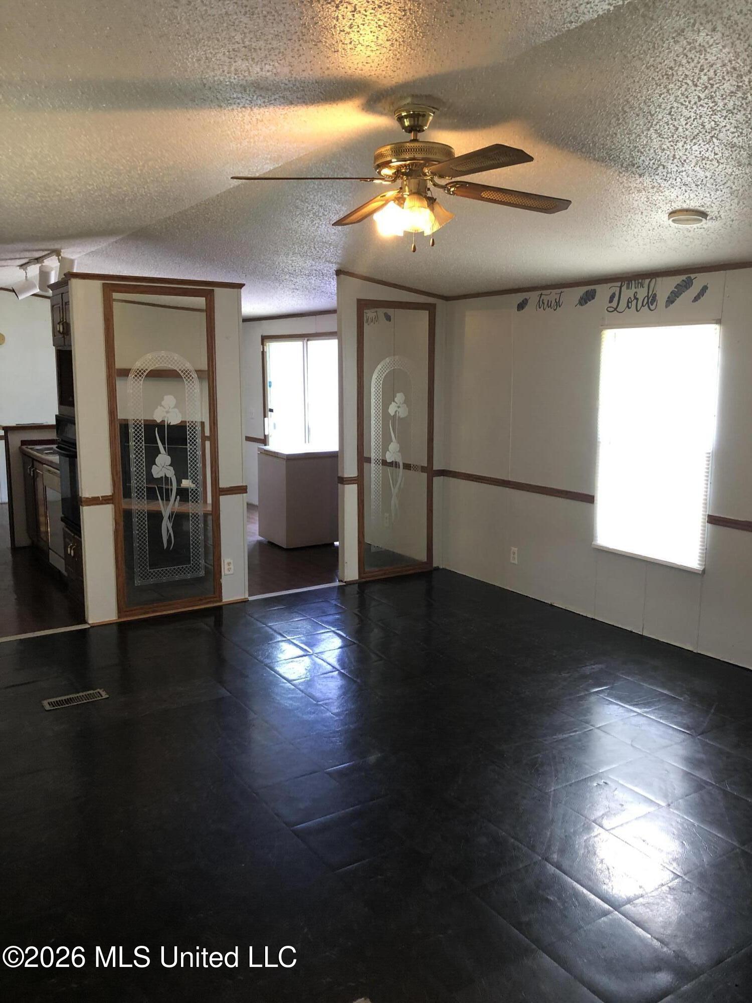 3145 Prichard Road Tunica, MS 38676 - Photo 2 of 10 Living Room