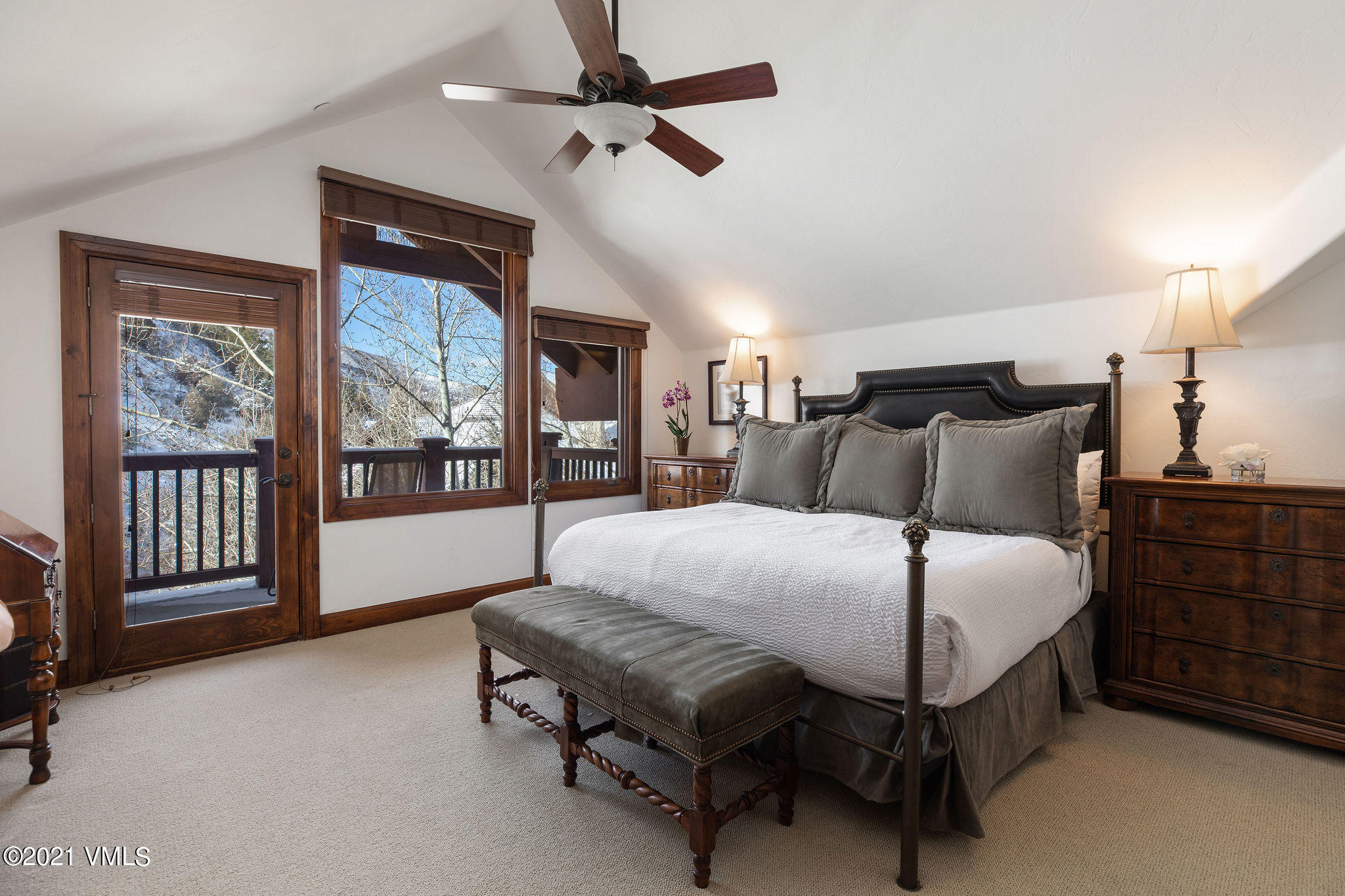 160 Cresta Road, Unit R402 Edwards, CO 81632 - Photo 5 of 8 a spacious bedroom with a bed a table and large window