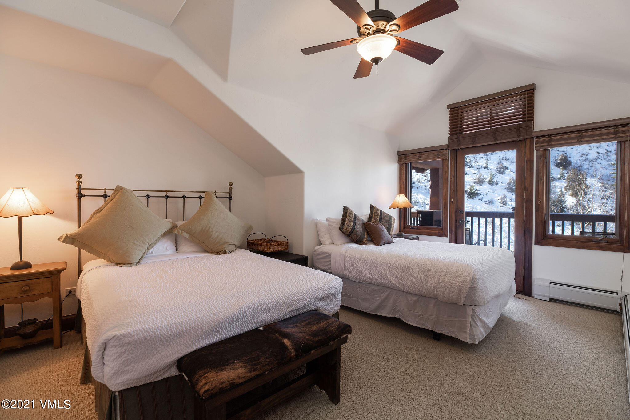 160 Cresta Road, Unit R402 Edwards, CO 81632 - Photo 7 of 8 a bedroom with a bed and window