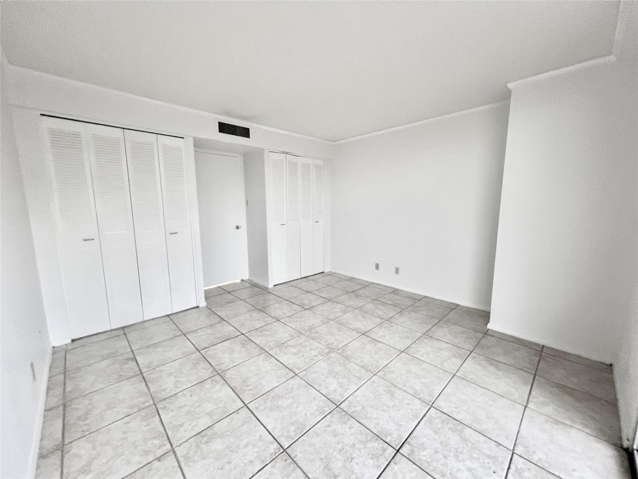 2016 Main Street, Unit 1501 Houston, TX 77002 - Photo 14 of 33 Bedroom