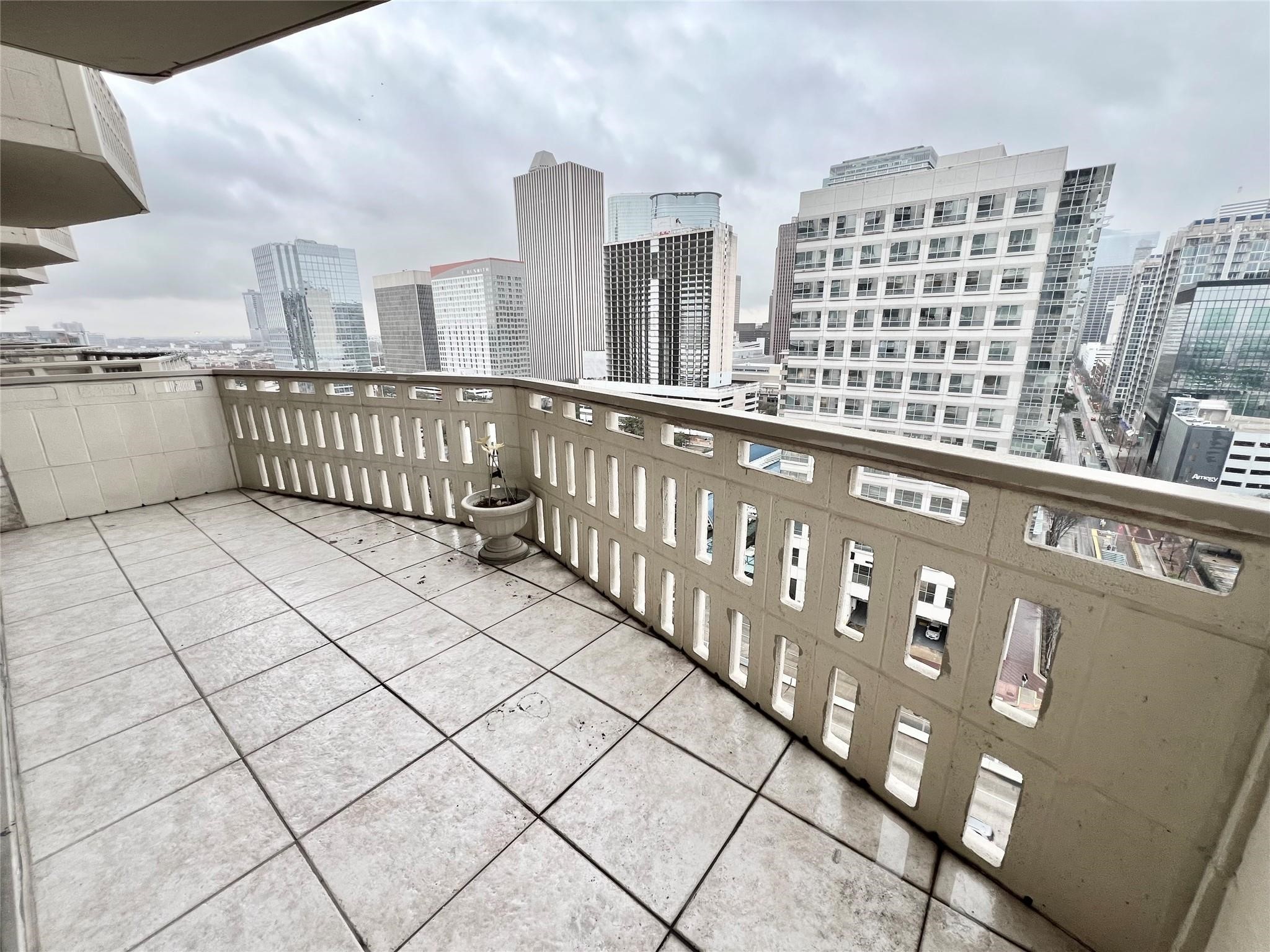 2016 Main Street, Unit 1501 Houston, TX 77002 - Photo 17 of 33 Balcony