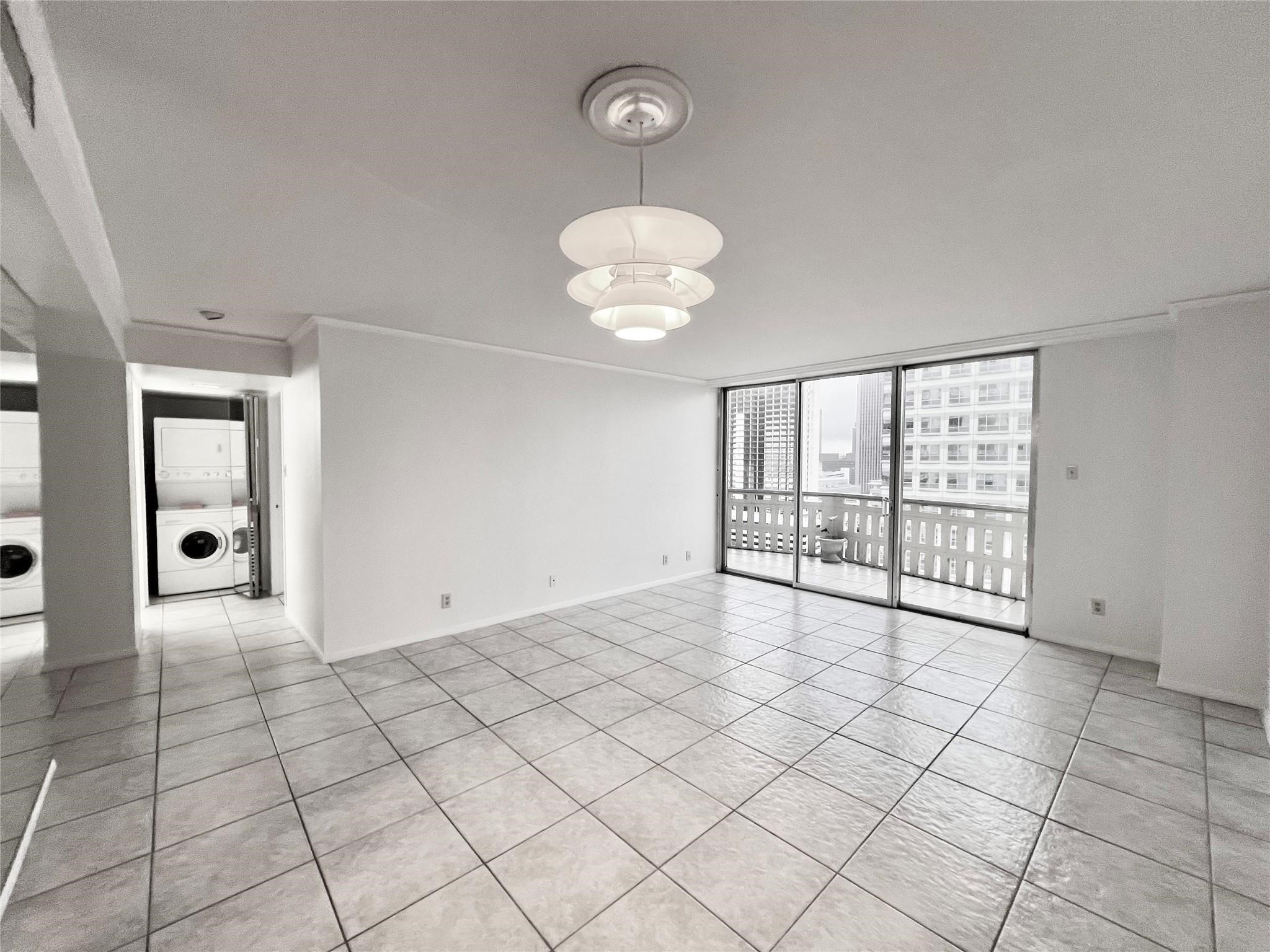 2016 Main Street, Unit 1501 Houston, TX 77002 - Photo 2 of 33 Living/Dining Room