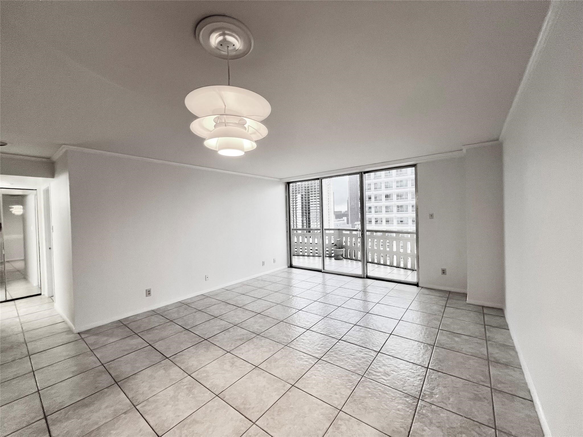 2016 Main Street, Unit 1501 Houston, TX 77002 - Photo 4 of 33 Living/Dining Room