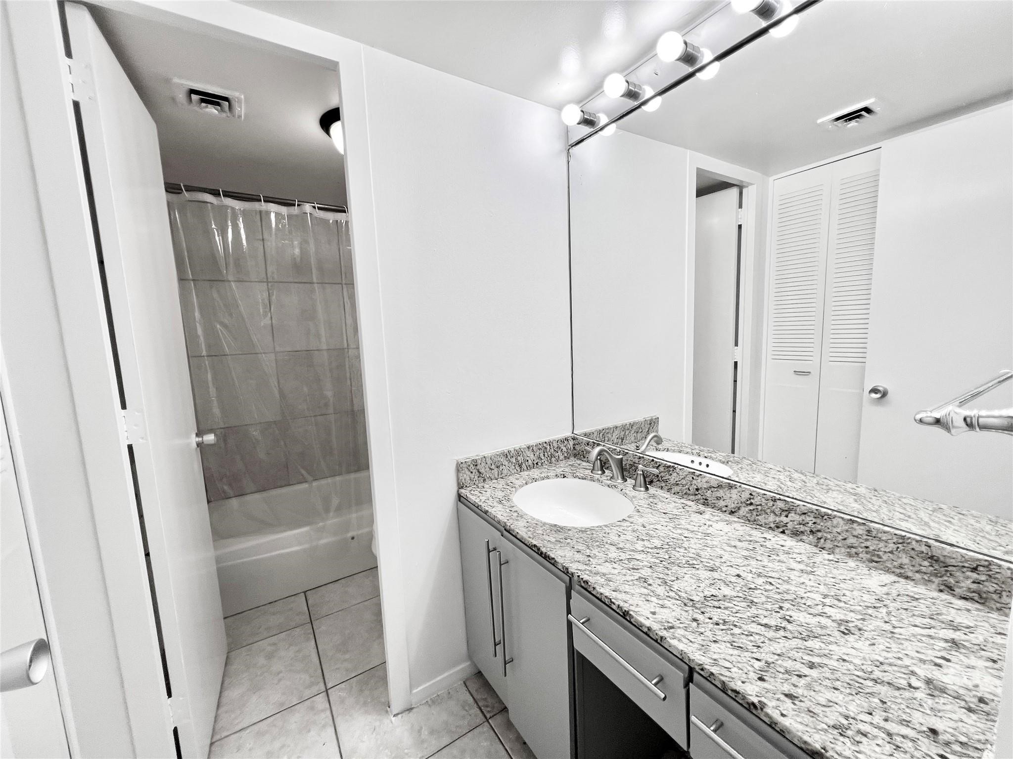 2016 Main Street, Unit 1501 Houston, TX 77002 - Photo 9 of 33 Bathroom Vanity