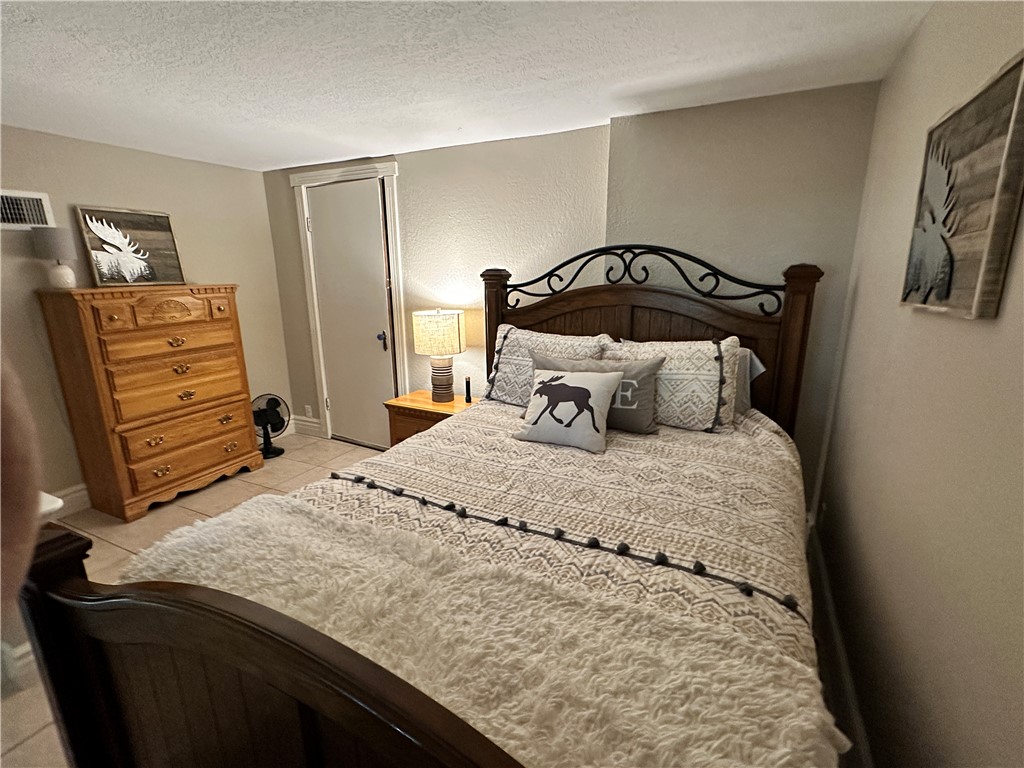 6615 Flag Mine Road Kingman, AZ 86401 - Photo 46 of 72 a bedroom with a bed and a view of bathroom