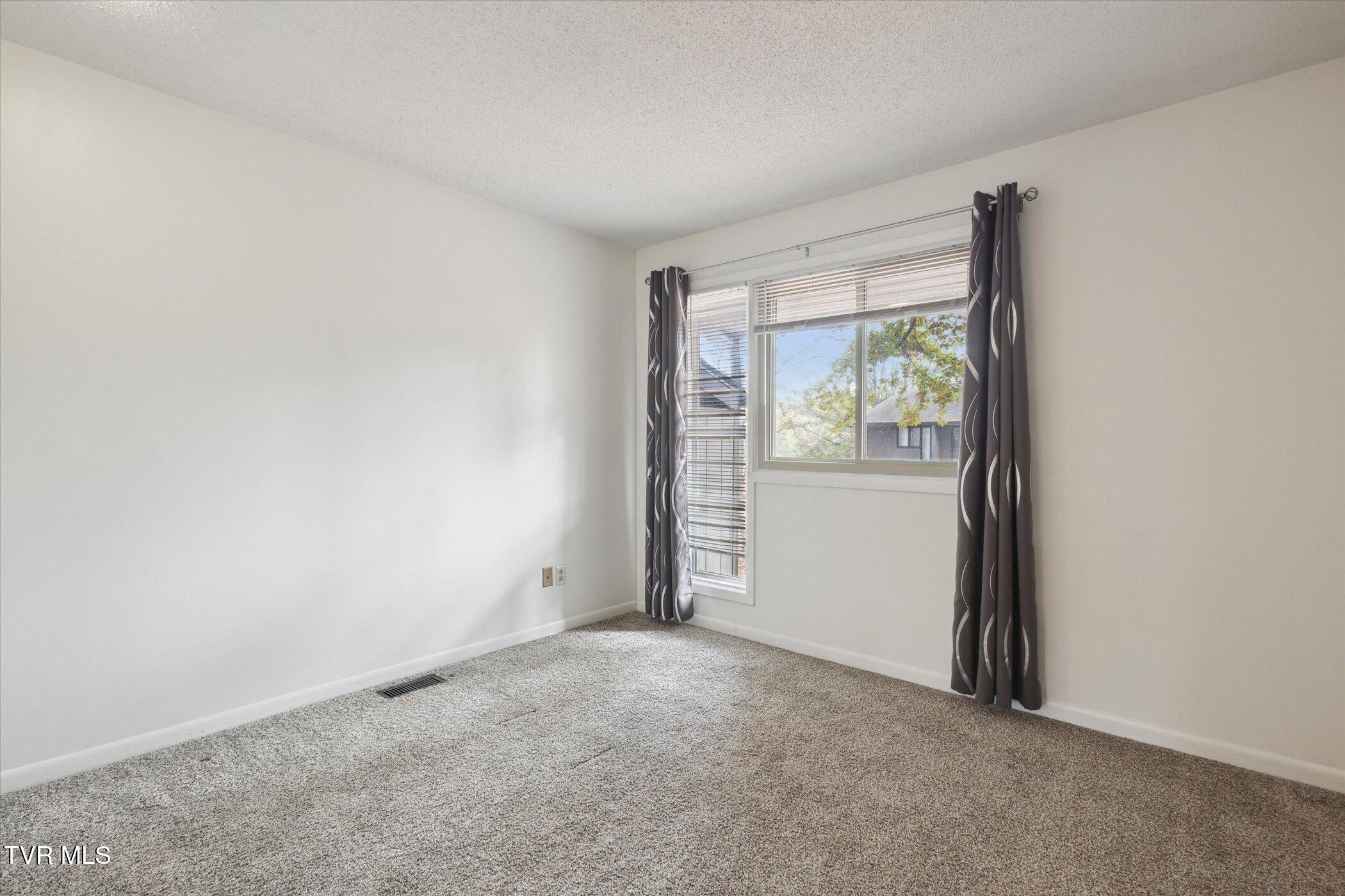 115 Beechnut Street, Unit B4 Johnson City, TN 37601 - Photo 12 of 20 15-115-Beechnut-St-Johnson-City-TN-37601