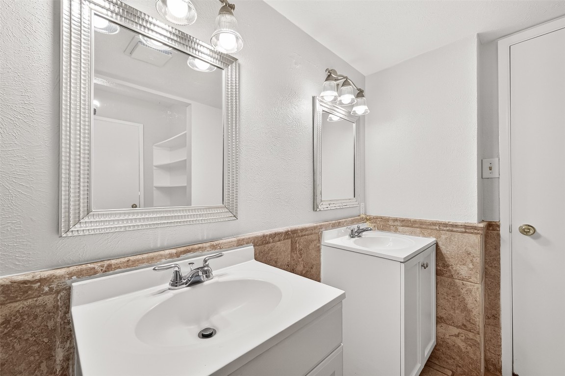 17421 Ranch Country Road Hockley, TX 77447 - Photo 22 of 28 a bathroom with a sink and a mirror