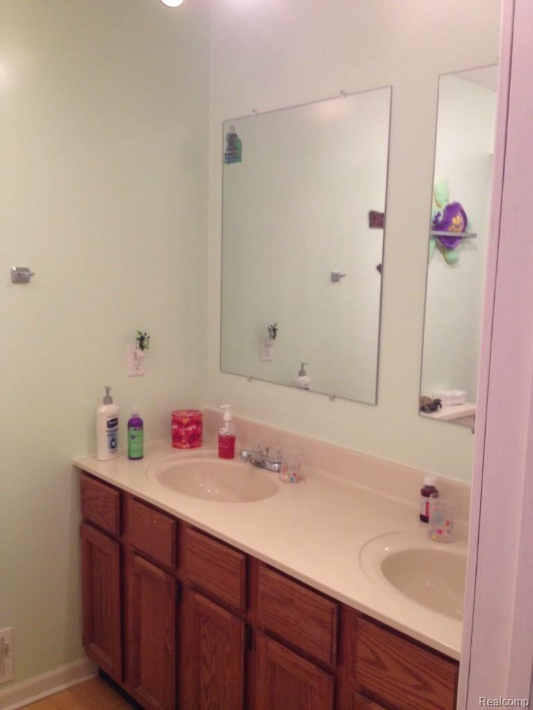 3040 Brighton Road Howell, MI 48843 - Photo 9 of 17 IMG_5823.jpg