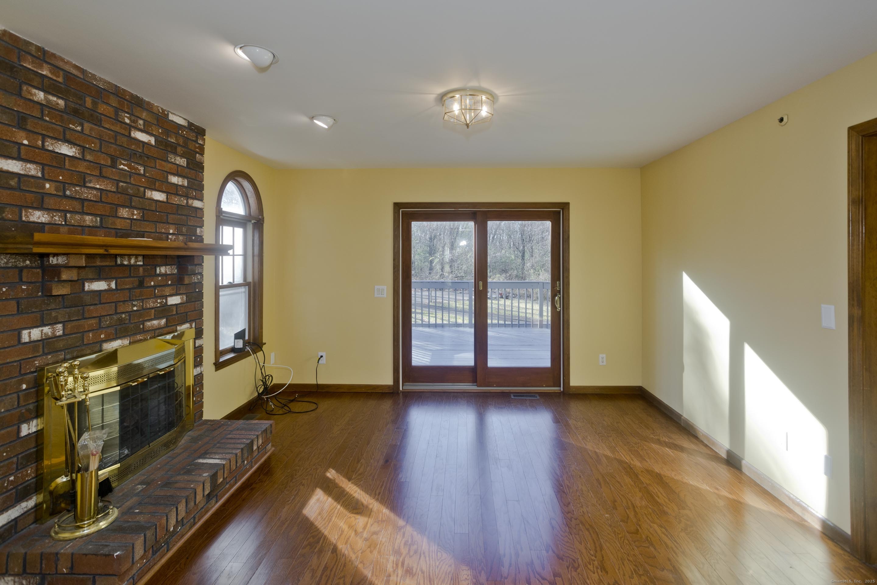 29 Privilege Road Bloomfield, CT 06002 - Photo 15 of 31 Living room