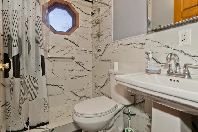 $535,000 | 29 Privilege Road, Bloomfield, CT 06002