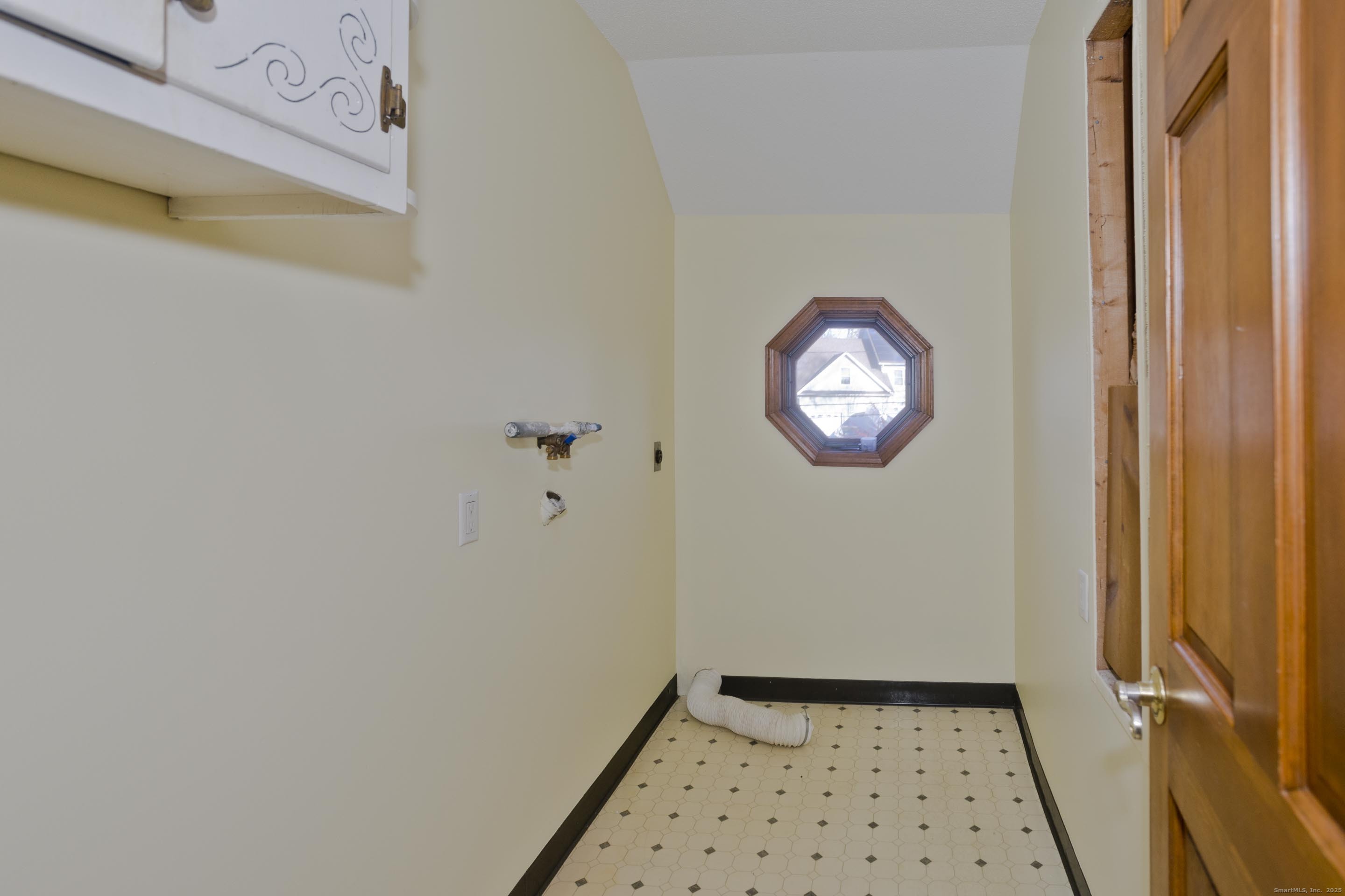 29 Privilege Road Bloomfield, CT 06002 - Photo 19 of 31 Laundry upper level.