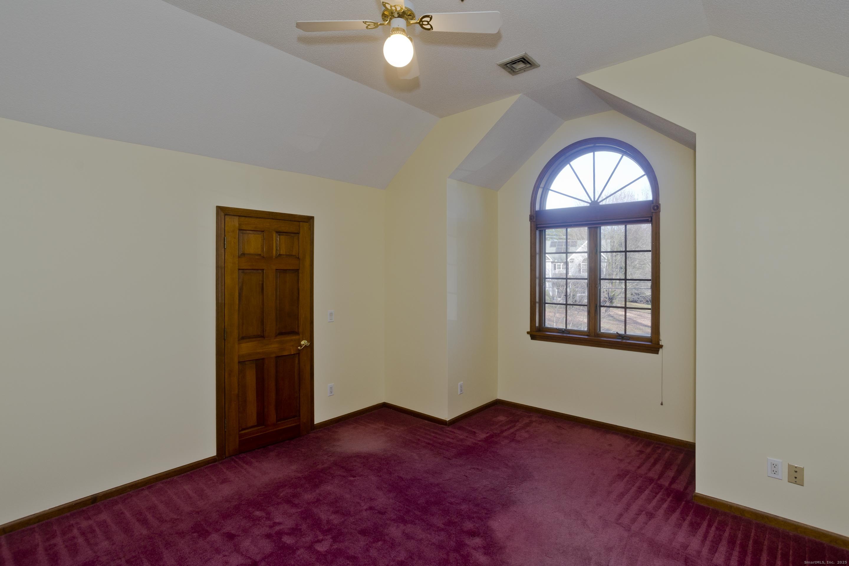 29 Privilege Road Bloomfield, CT 06002 - Photo 20 of 31 front large room