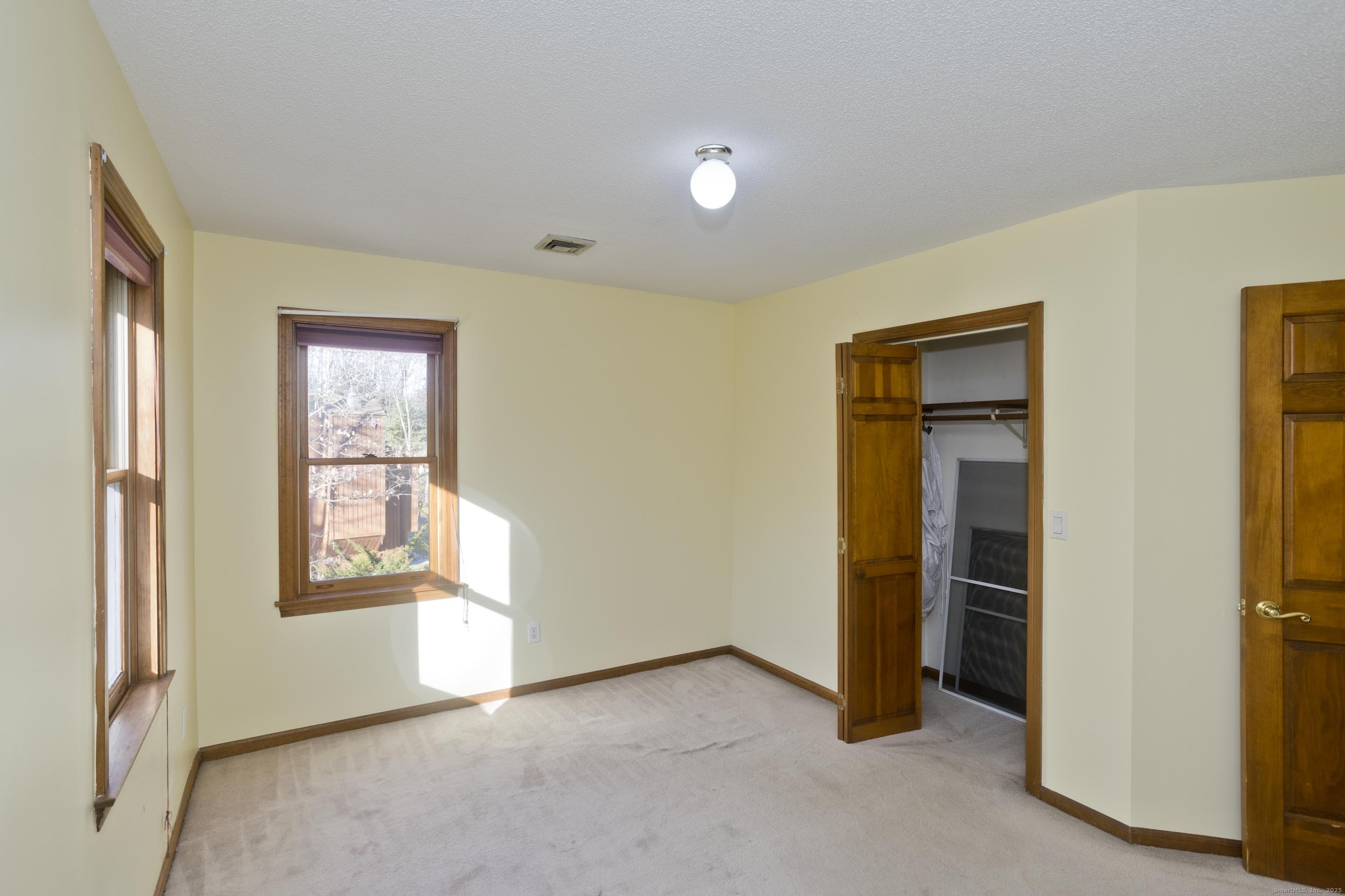 29 Privilege Road Bloomfield, CT 06002 - Photo 23 of 31 medium back room