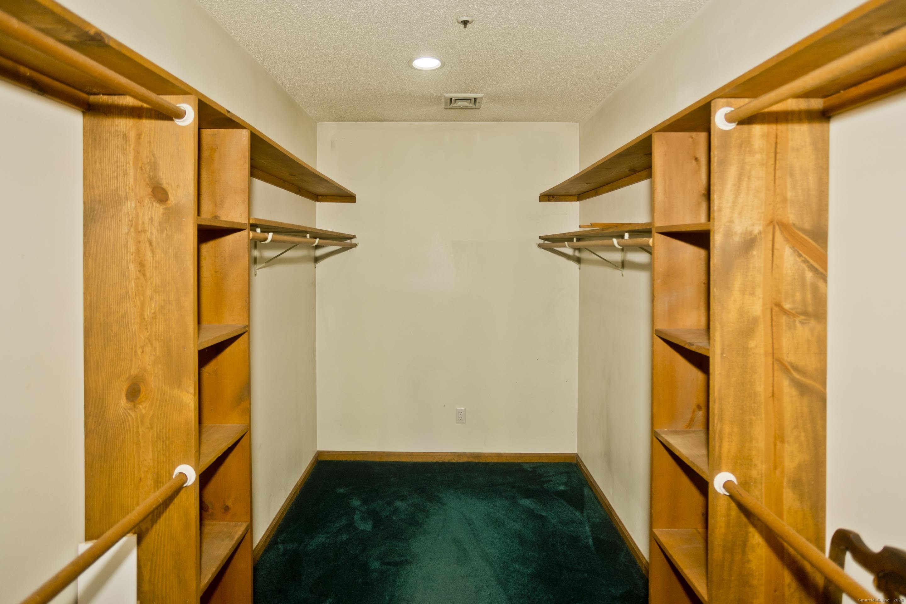 29 Privilege Road Bloomfield, CT 06002 - Photo 27 of 31 master bedroom walk in closet