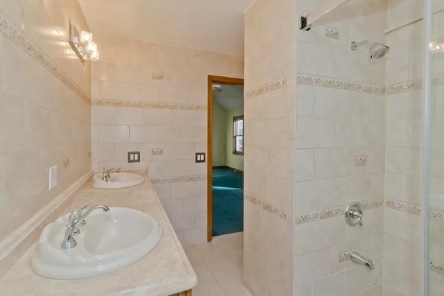 $535,000 | 29 Privilege Road, Bloomfield, CT 06002