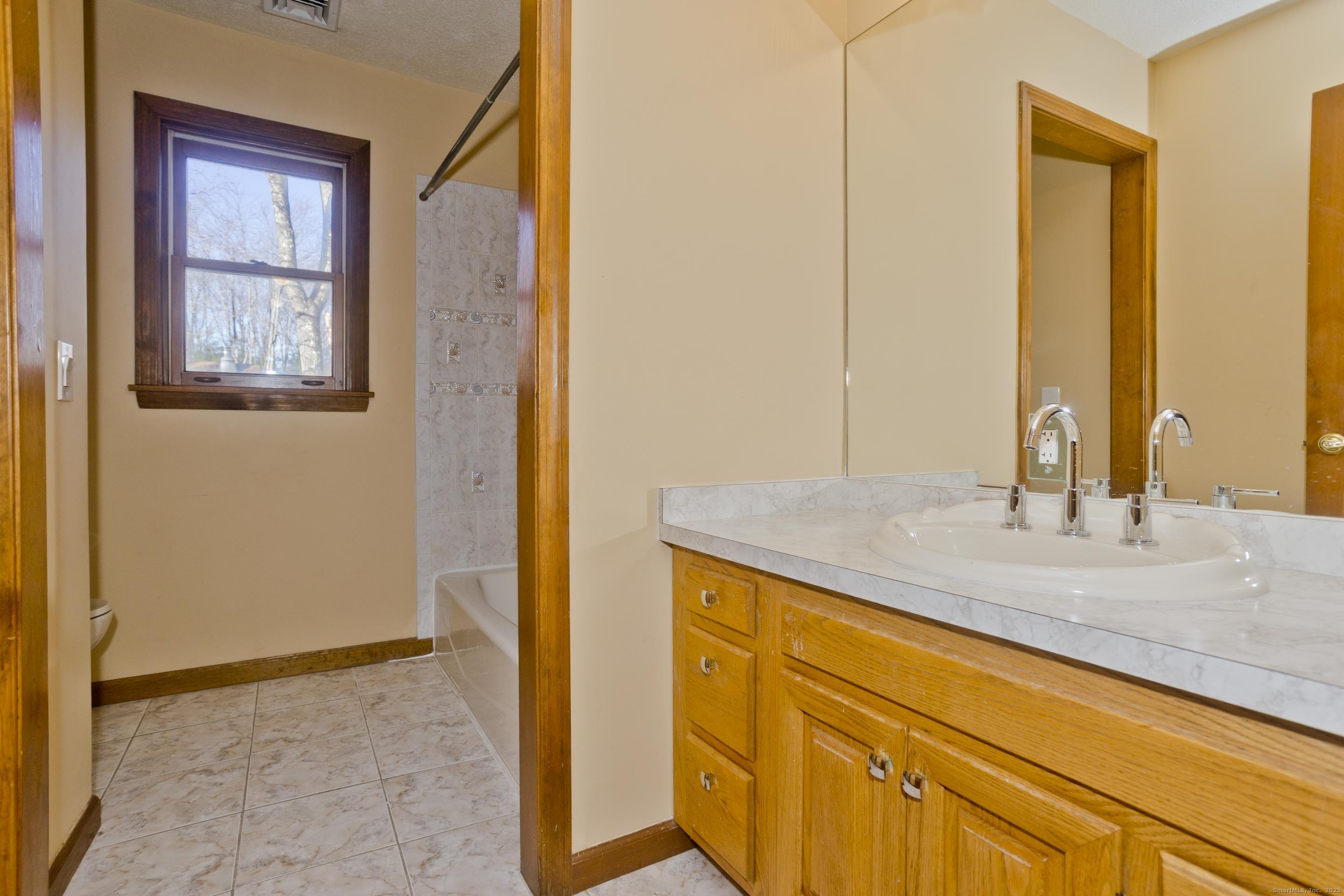 29 Privilege Road Bloomfield, CT 06002 - Photo 30 of 31 upstairs second bathroom