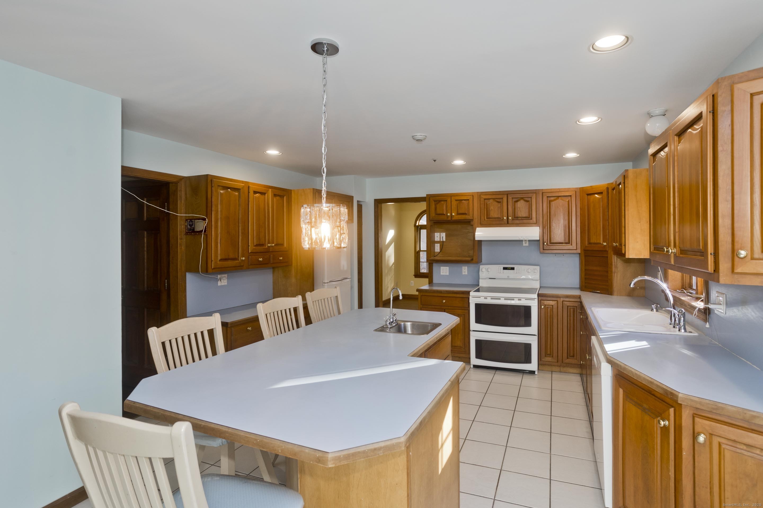 29 Privilege Road Bloomfield, CT 06002 - Photo 9 of 31