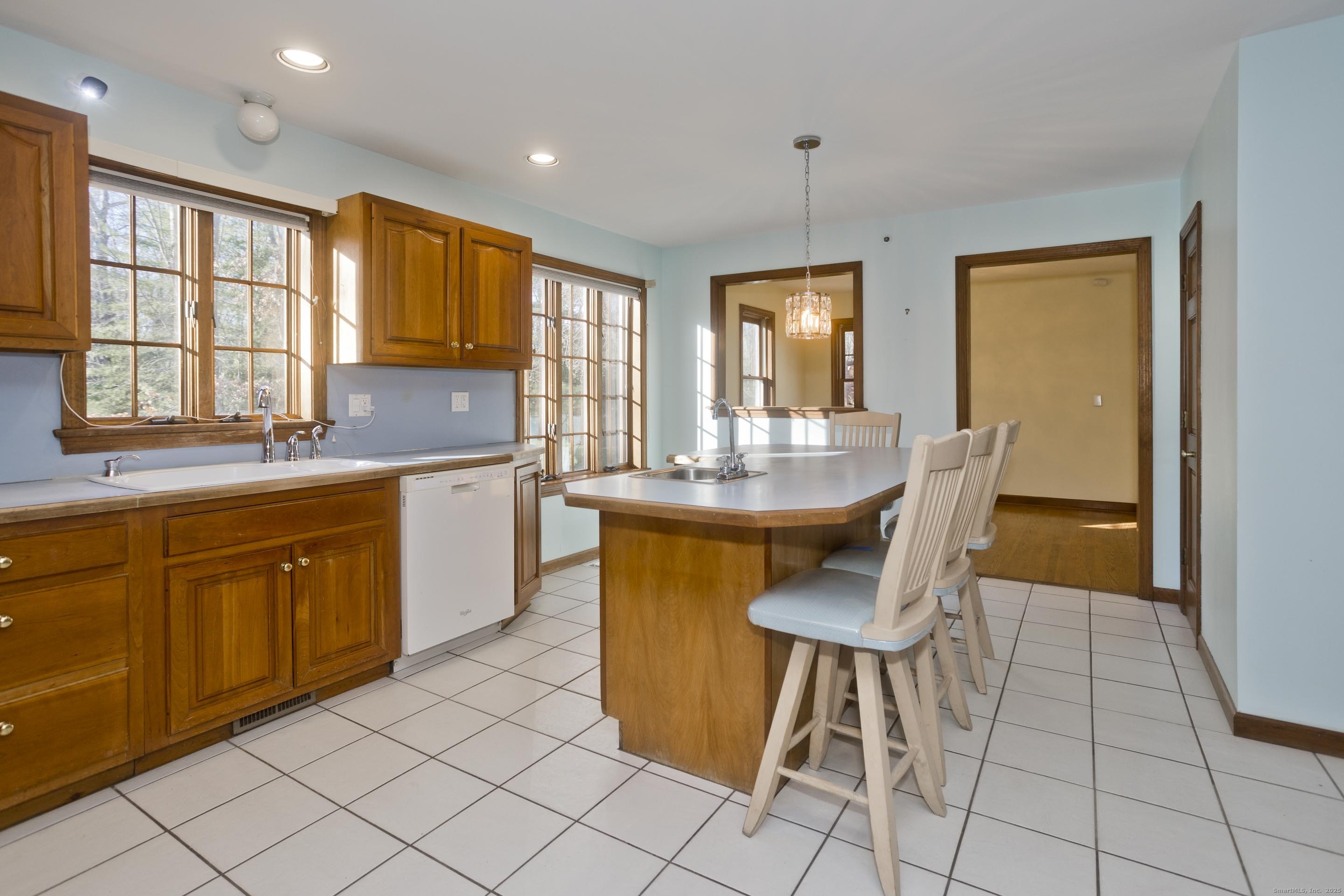 29 Privilege Road Bloomfield, CT 06002 - Photo 10 of 31 Kitchen