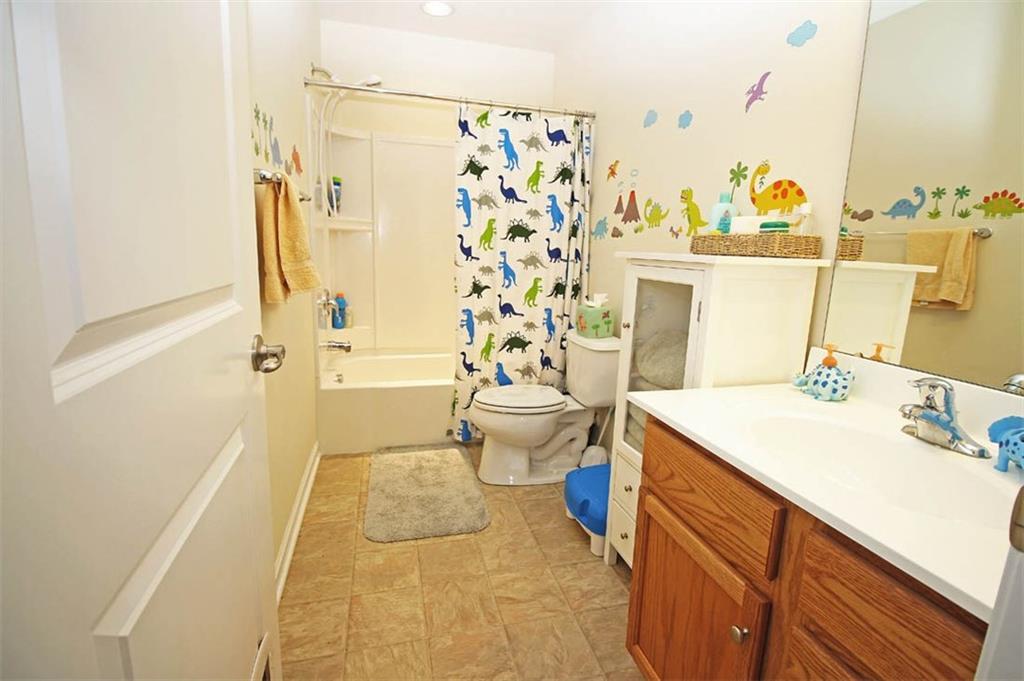 507 Saddle Ridge Court Irwin, PA 15642 - Photo 16 of 24 2nd Full Bath with shower/tub located on the upper level.