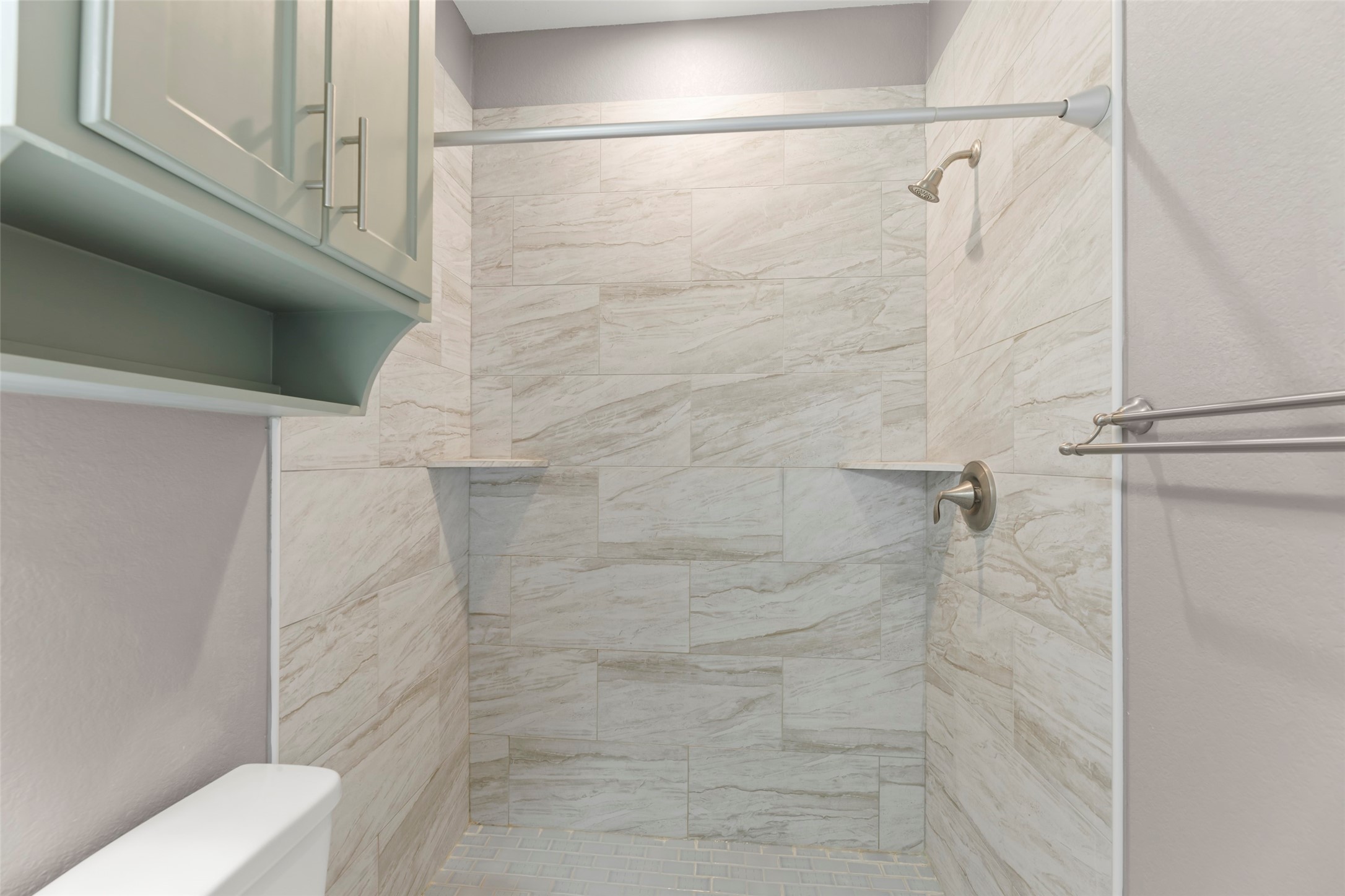 6501 Stratton Street Houston, TX 77023 - Photo 17 of 29 a bathroom with a shower