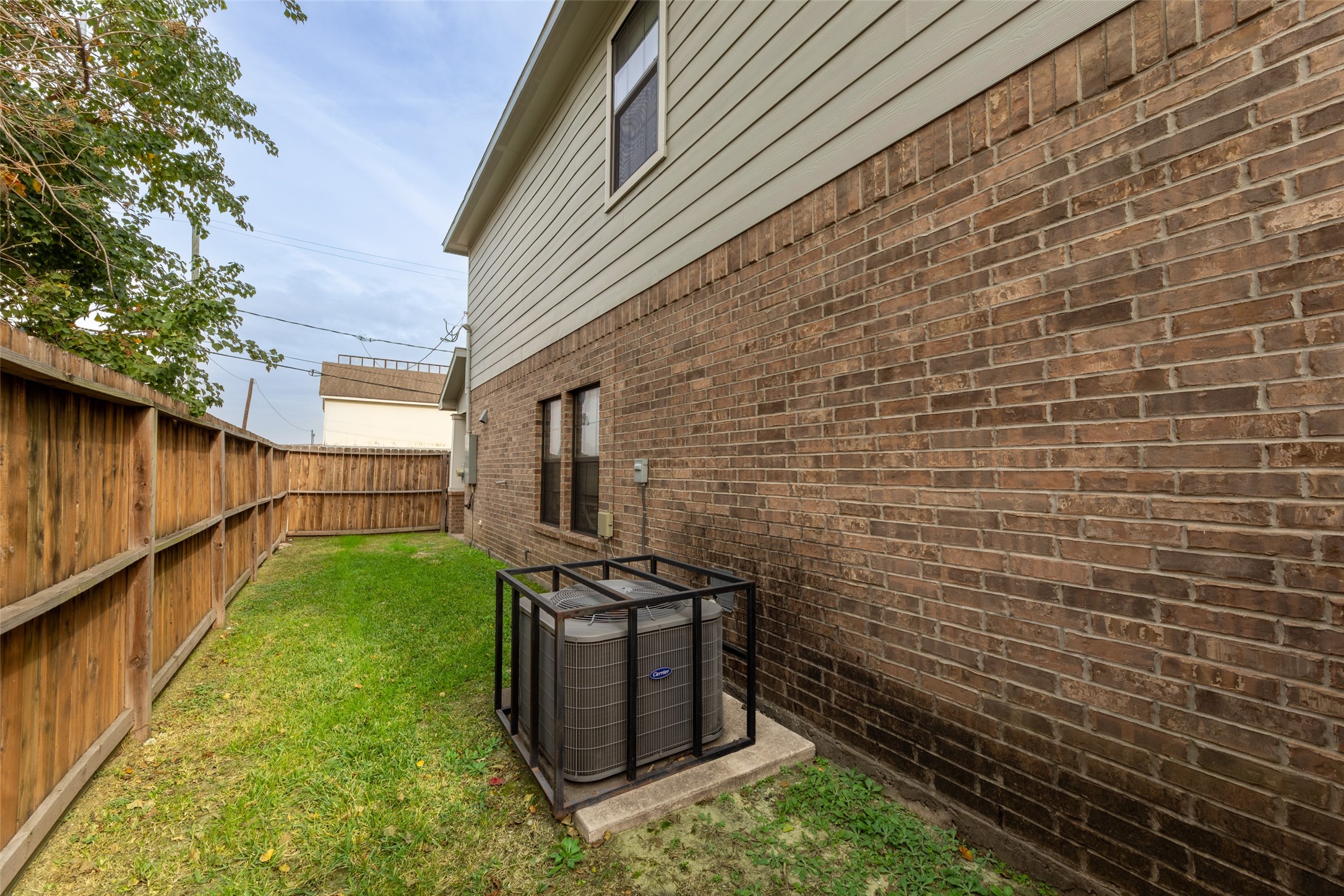 6501 Stratton Street Houston, TX 77023 - Photo 25 of 29 a view of a backyard