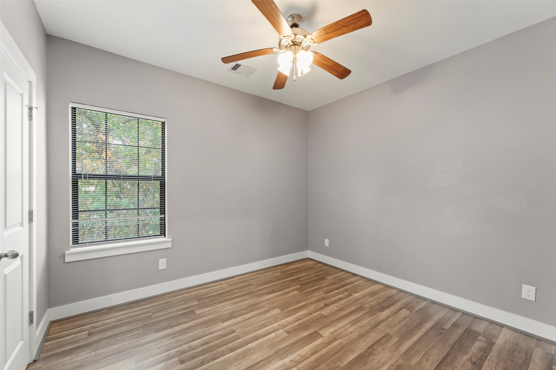 6501 Stratton Street Houston, TX 77023 - Photo 29 of 29 an empty room with a window and a fan