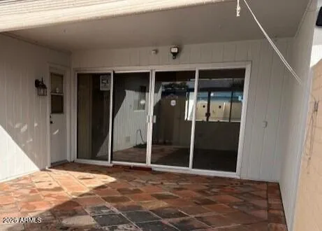 a view of a big room with closet